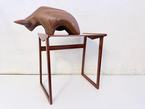 Große stierskulptur aus holz - aus,